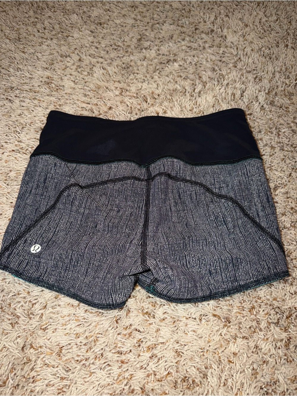 Lululemon Water Bound Shorts
Tropical Blue / Aquamarine / Black Size 6 - Picture 7 of 12